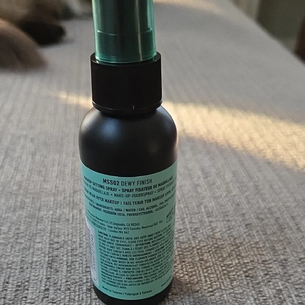 NYX Dewy‎ Finish Fini Satine